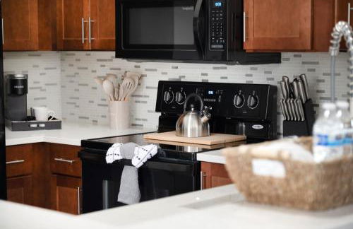 Newly Remodeled Lakefront Oasis - Foto 9