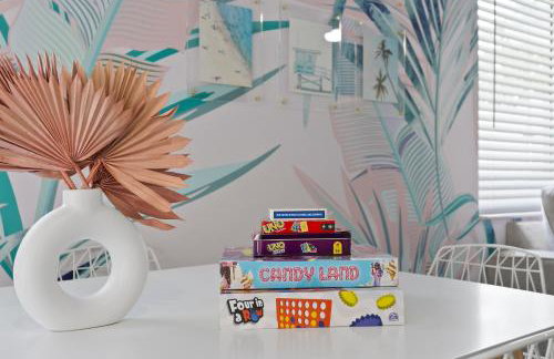 5 min Beaches~Mini Golf~Pool Table~Pets~KING BED + - Foto 36