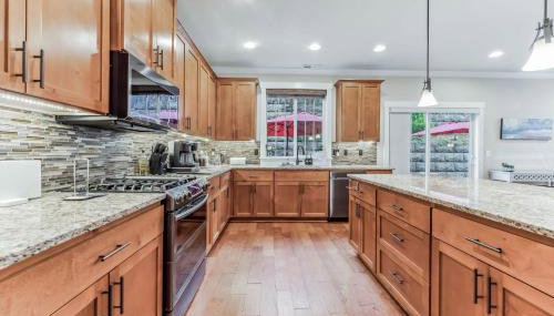 Spacious pet-friendly house in the heart of Oregon - Photo 3, stove