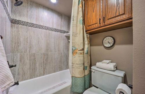 Golf Course and Lake Views Cozy Afton Condo! - Foto 28