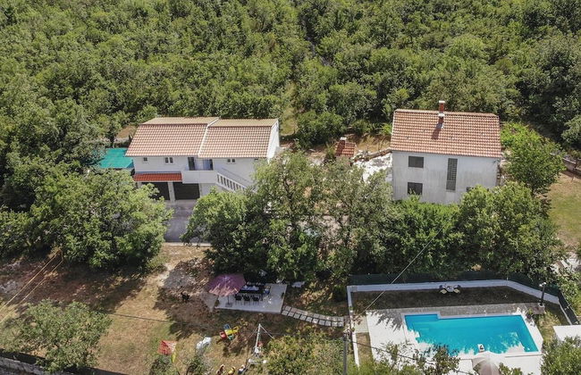 Spacious Prgomet Retreat With Private Pool, Fitness Centre, and Garden - Foto 1