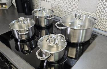 Modern Homes - Voll ausgestatte Wohnung - Balkon - Hotelbetten - 4K TV - WLAN - Photo 9