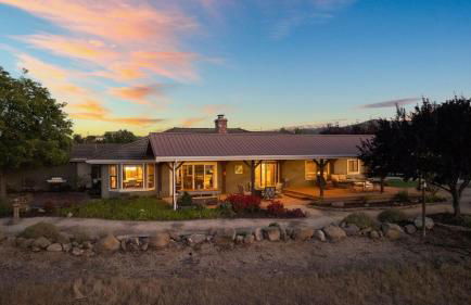 4.5 Acre Secluded Ranch w Panoramic Views • Fire Pit Olive Ranch by AvantStay - Foto 102