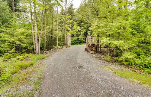 Secluded Elka Park Cabin Hot Tub and Fire Pit! - Foto 27