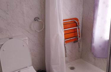 4 bedroom Home Family or Work Stay London - Photo 28