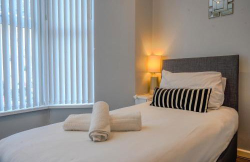 Stunning 1 Bedroom 4 Guest Flat by Anfield Stadium - Photo 17