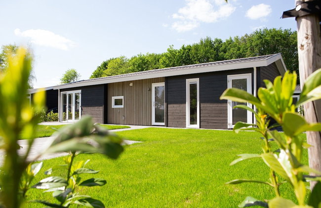 Beautiful Chalet With Airco, in a Holiday Park - Foto 27