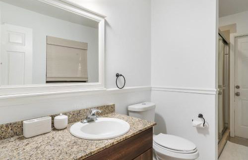 Three-Bedroom House - Best area-Heated Pool-Spa and Sauna Close to Beaches - Foto 42
