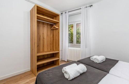 Poble Sec 3BR 2BA Balcony Sleeps 7 - Photo 21