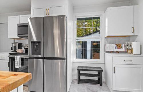 Game Room and Huge Yard with Fire Pit Yard Games and BBQ Near UE and Downtown - Foto 35