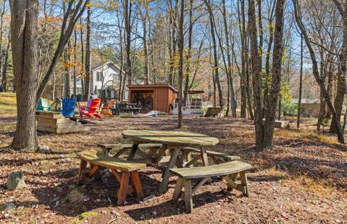 Lakefront with Beach Game Room Fire-pit and More - Foto 37