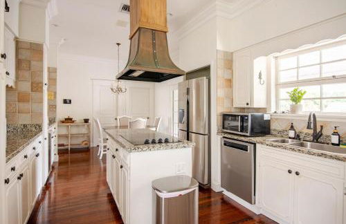 NEW Luxury Country Club Hot tub Gym Pool House Outdoor Kitchen EVENTS - Foto 22