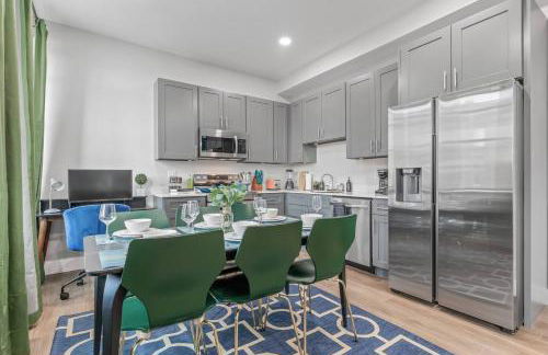 Apt+ 2 Queens+Bunkbed+Free Parking 55"TV - Photo 6