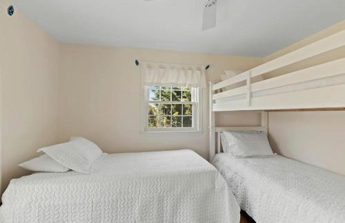 Breathtaking Cape Cod Beachhouse with Private Beach Access Near Sandwich, Massachusetts - Foto 72