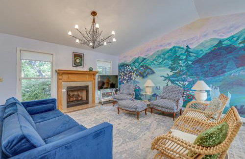 Forest-View Gem on Vaughn Creek Less Than 1 Mi to Dtwn! - Foto 1