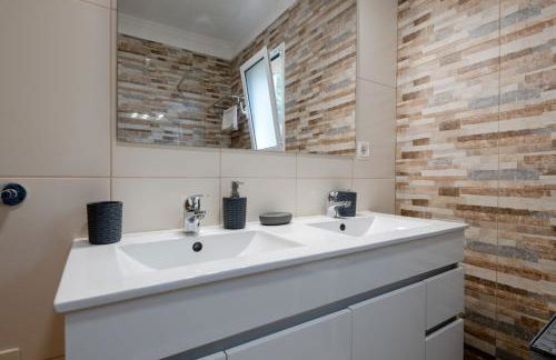 Caniço Quintas III by Trip2Portugal - Foto 12