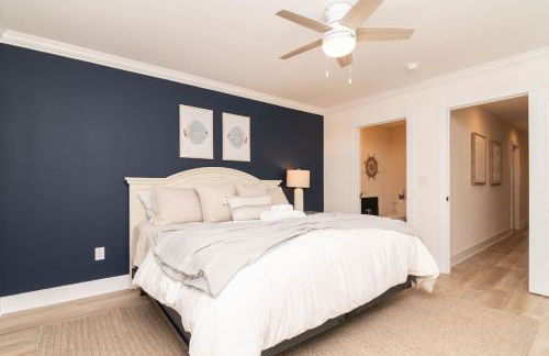 NEW 3BR-3BA Beach Block with Parking - Photo 23