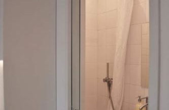 CENTRE PARIS Maubert Notre Dame Beau Studio calme lumineux salle de bains ascenseur climatisation - Foto 7