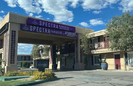 Chic furnished studio with inviting modern decor - Photo 15