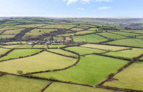 Luxury Farmhouse Retreat with Private Hot Tub & EV - Foto 18