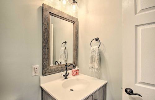 Peaceful New Market Cabin with Deck and Fire Pit! - Foto 20