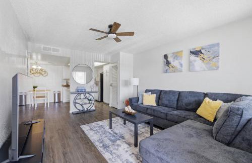 Downtown Mesa Stay Near Arts, hospitals & Campus - Photo 1