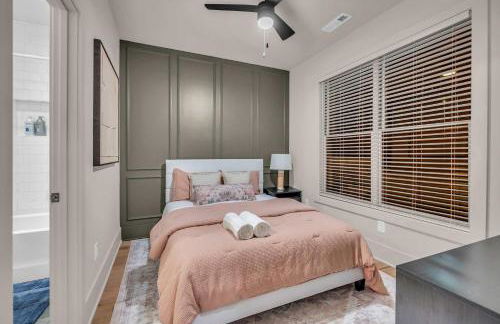 New 2 Luxe Townhomes with Rooftops Sleeps 24 - Foto 9