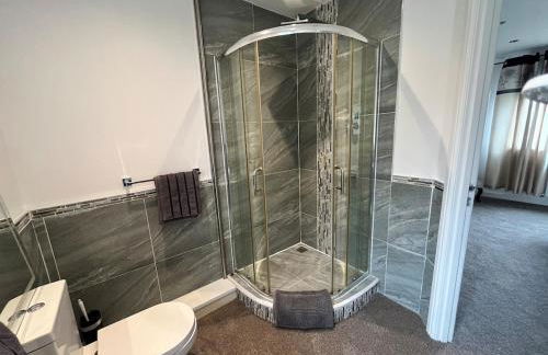 Spacious modern three Bedroom Bungalow ample parking - Foto 24