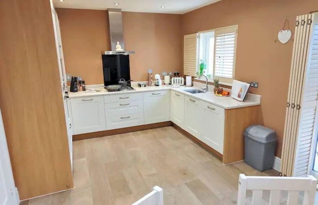 The Ayres House 2-bed Apartment in Cambridge - Photo 15