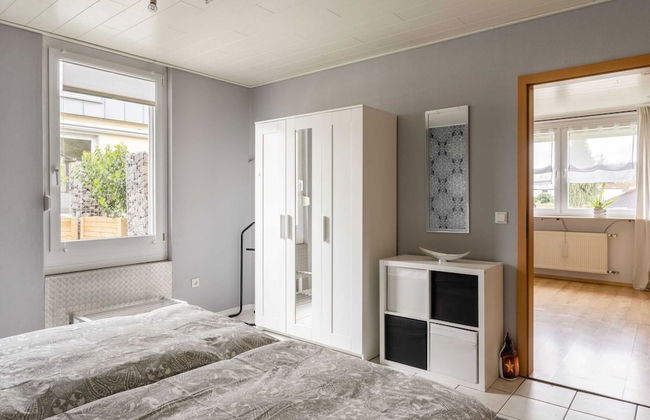 Garden Retreat With Pond View - Photo 2