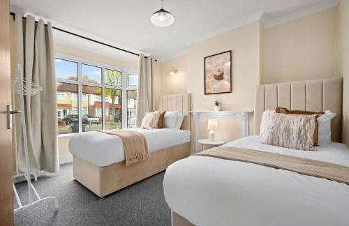 Stylish Four Bedroom House - Garden - Parking - Great Barr 110F - Foto 9