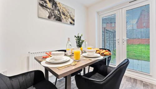 The Cerulean Manor, City Centre House, Large Drive, Free Parking, WiFi, Sofa Bed, Netflix - Foto 5