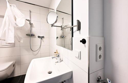 Rosengarten Apartments Fürth, Moderne Serviced Apartments in Citylage, ganze Ferienwohnung 50 m2, nahe Nürnberg, Metro, Sauna, Frühstück & Parkplatz - Foto 49