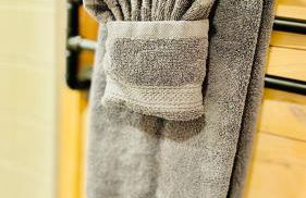 Couple’s retreat in Tiny Home w soaking tub/beach - Foto 26