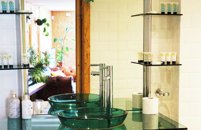 Zen Garden Cottage - Sleeps 2 - Patio & Parking - Foto 8