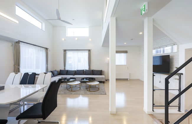 THE LUNA LOUNGE - Photo 66