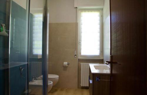 Appartamento ristrutturato con piccola vista lago - Foto 23