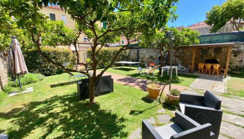 Villa Marcellina - Piazza San Giovanni, Giardino Privato, Jacuzzi e Barbecue - Foto 3, Garden, sunbed, Garden view