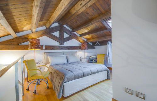 Right House - Characteristic Marina District - Photo 47