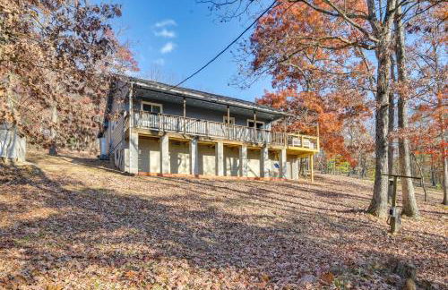 Serene Springfield Retreat on 6 Acres with Hot Tub! - Foto 25