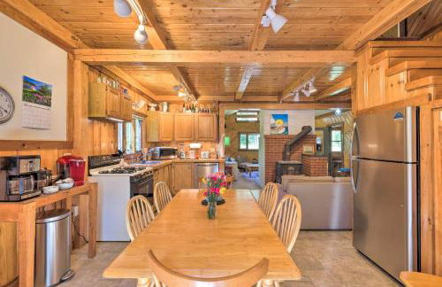 1 Mi to Downtown BBH Coastal Cabin with Deck and Yard - Foto 12