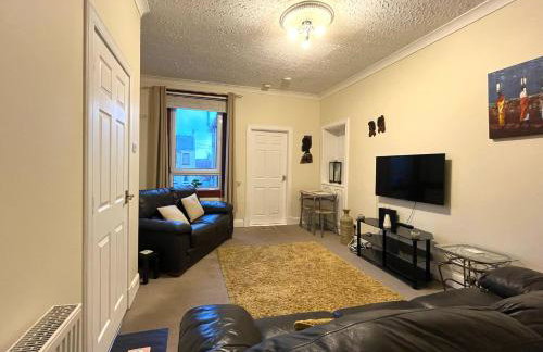 Spacious 2-Level Home by the Beach & Transport - Foto 18