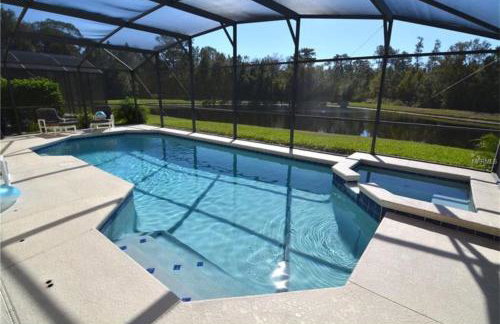 Sunny lake view villa with pool spa - close to attractions - Foto 10