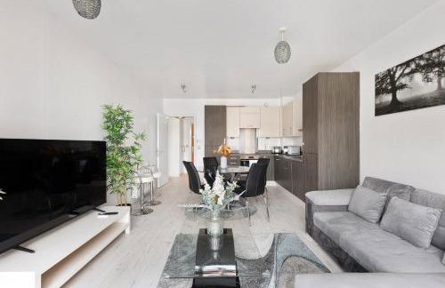 2BR Apartments in Canning Town Station with Balcony - Foto 2