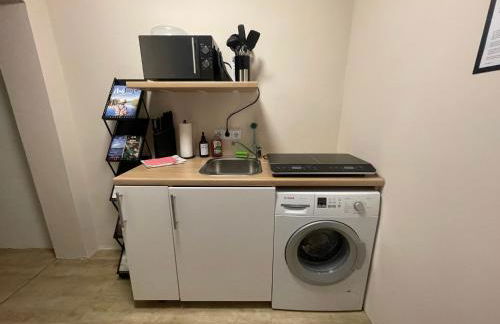 Vorstadtoase für 3 - Queensize-Bett, Schlafcouch, Parkplatz & Netflix - Nähe BER - Foto 7