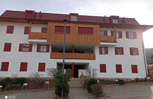 Ampio appartamento su 2 livelli con garage coperto - Foto 29