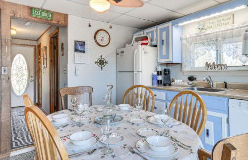 Waterfront Wolcott Vacation Rental with Deck and Views - Foto 9