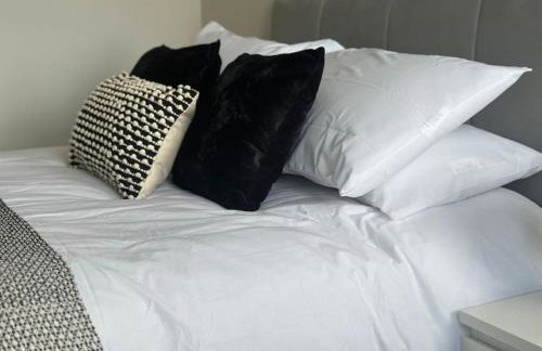 Spacious, bright 2 bed flat with 1 S/king bed. - Foto 7