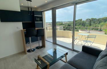 STUDIO HORIZON - SEA VIEW - POOL- Air Conditioner - Kitchen - Wifi -TV Train - Bus - - Foto 14