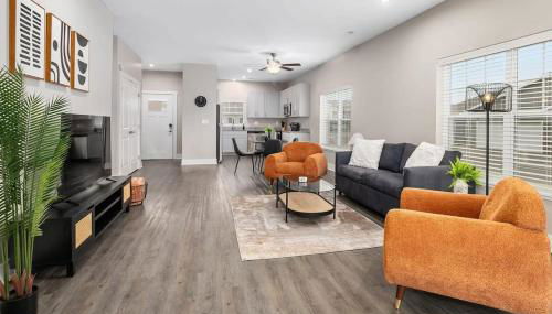 Modern 8BR 8BA Condo w Garage and Patio - Foto 5